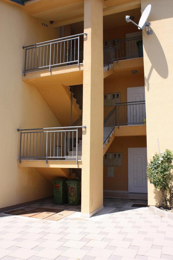 Apartments Jtv Simuni Kolan Exterior photo